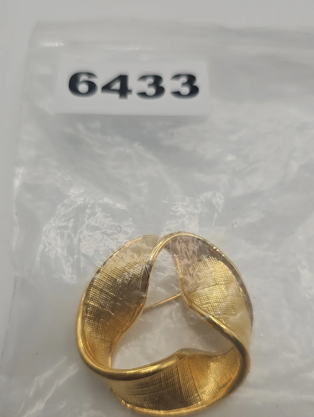 Napier Vintage Swirl Brooch Womens OS Gold Textured Abstract Mobius Pin L1.5in